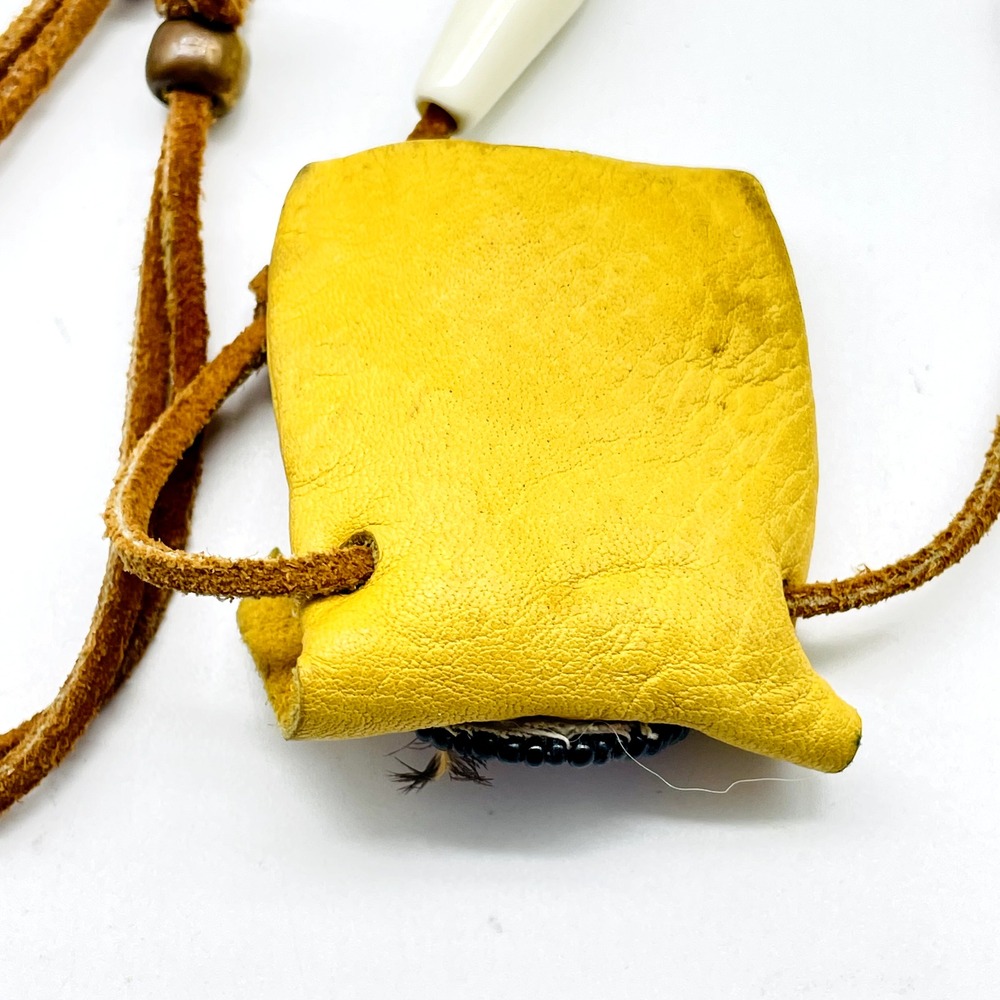 Vintage Yellow Suede Coin Purse Pendant Necklace White Beads Boho Unsigned Charm - Picture 6 of 7